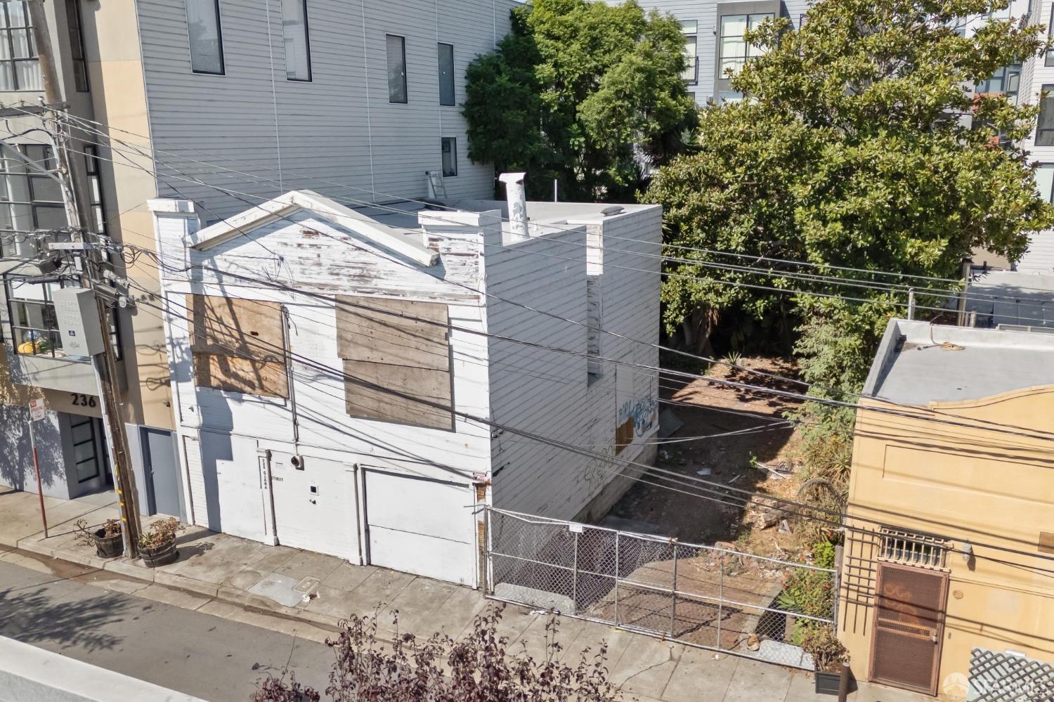 224 Clara Street - Photo 2
