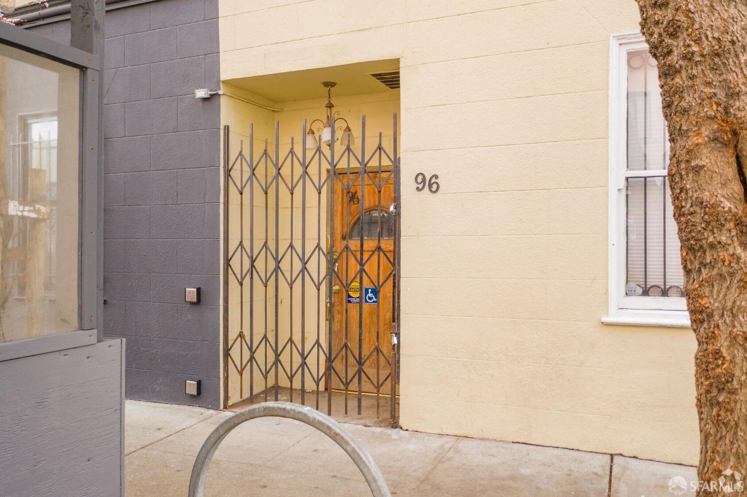 1554 Howard Street - Photo 3