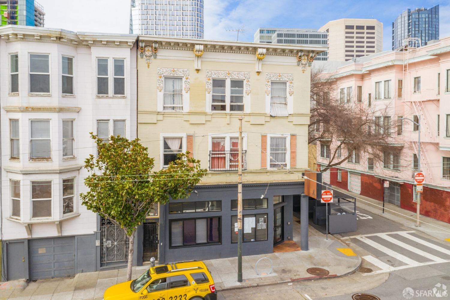 1554 Howard Street - Photo 2