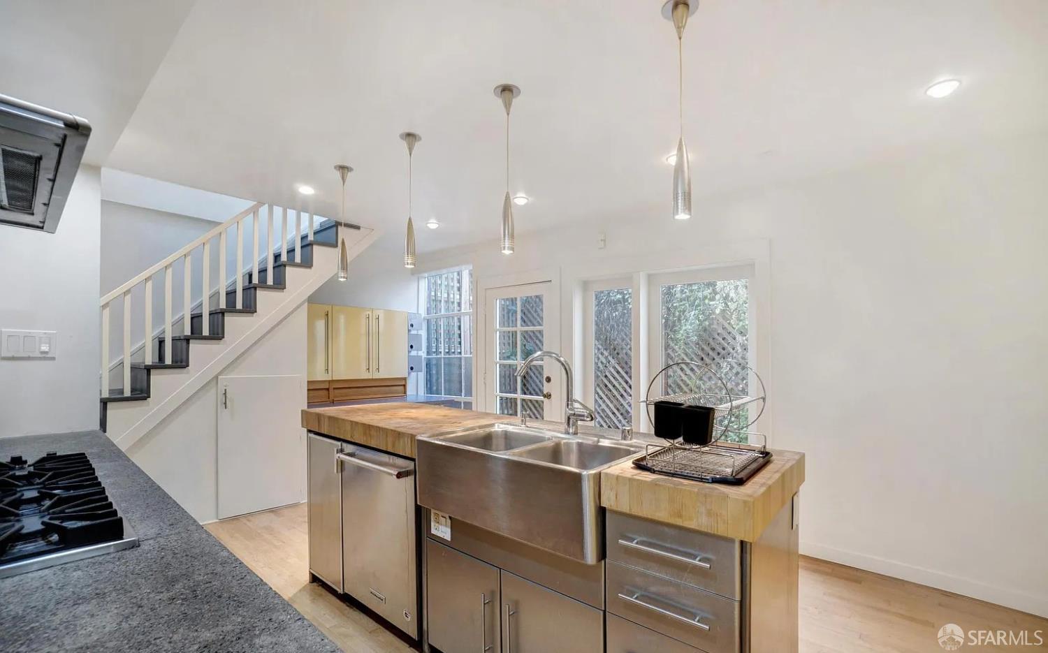 164 Bernard Street - Photo 4