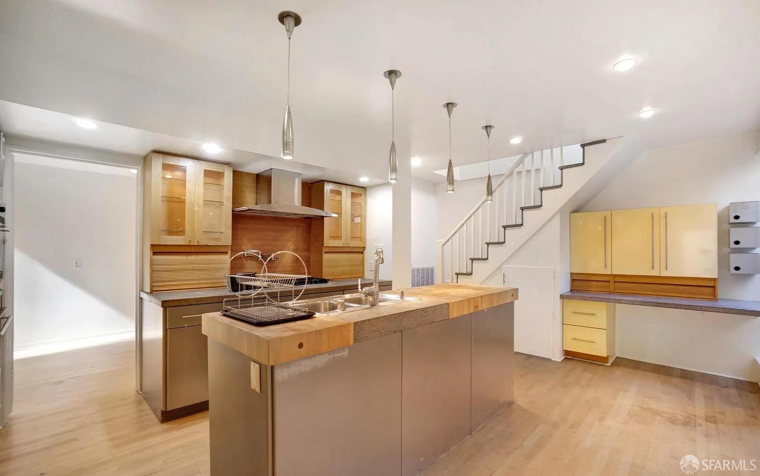 164 Bernard Street - Photo 2