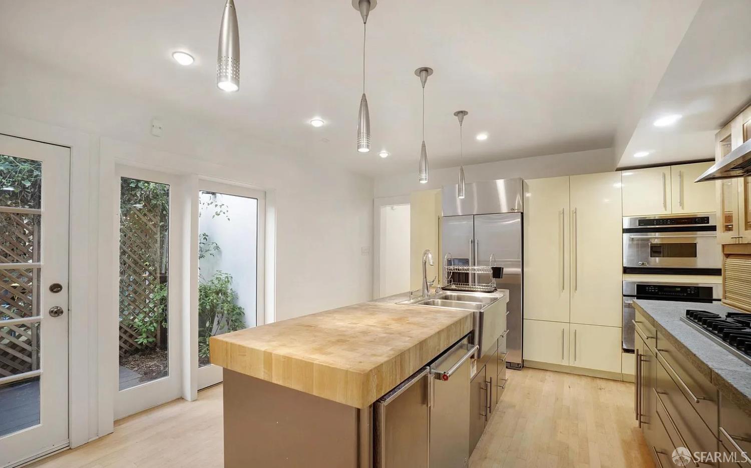 164 Bernard Street - Photo 3