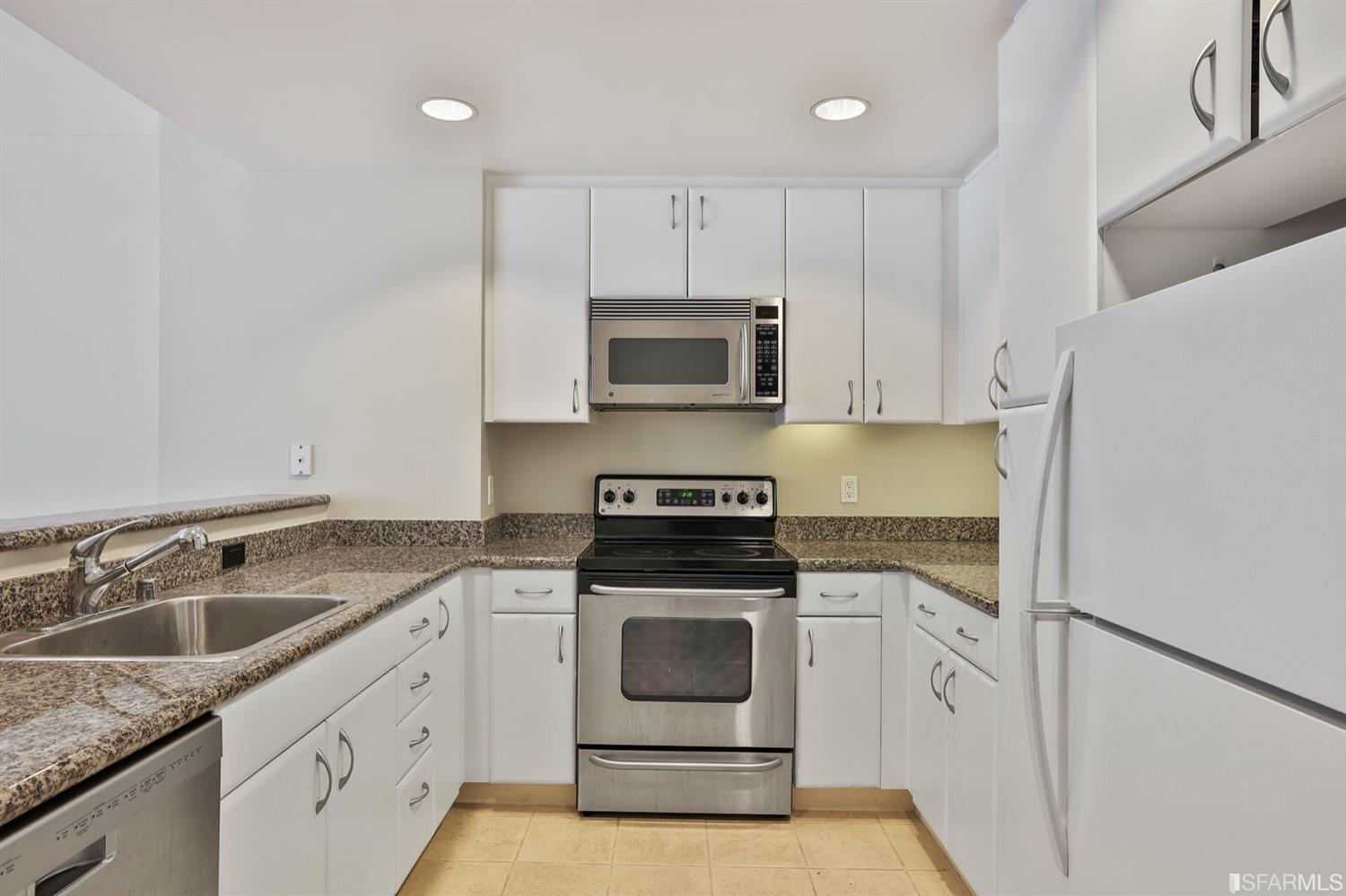 260 King Street #611 - Photo 2