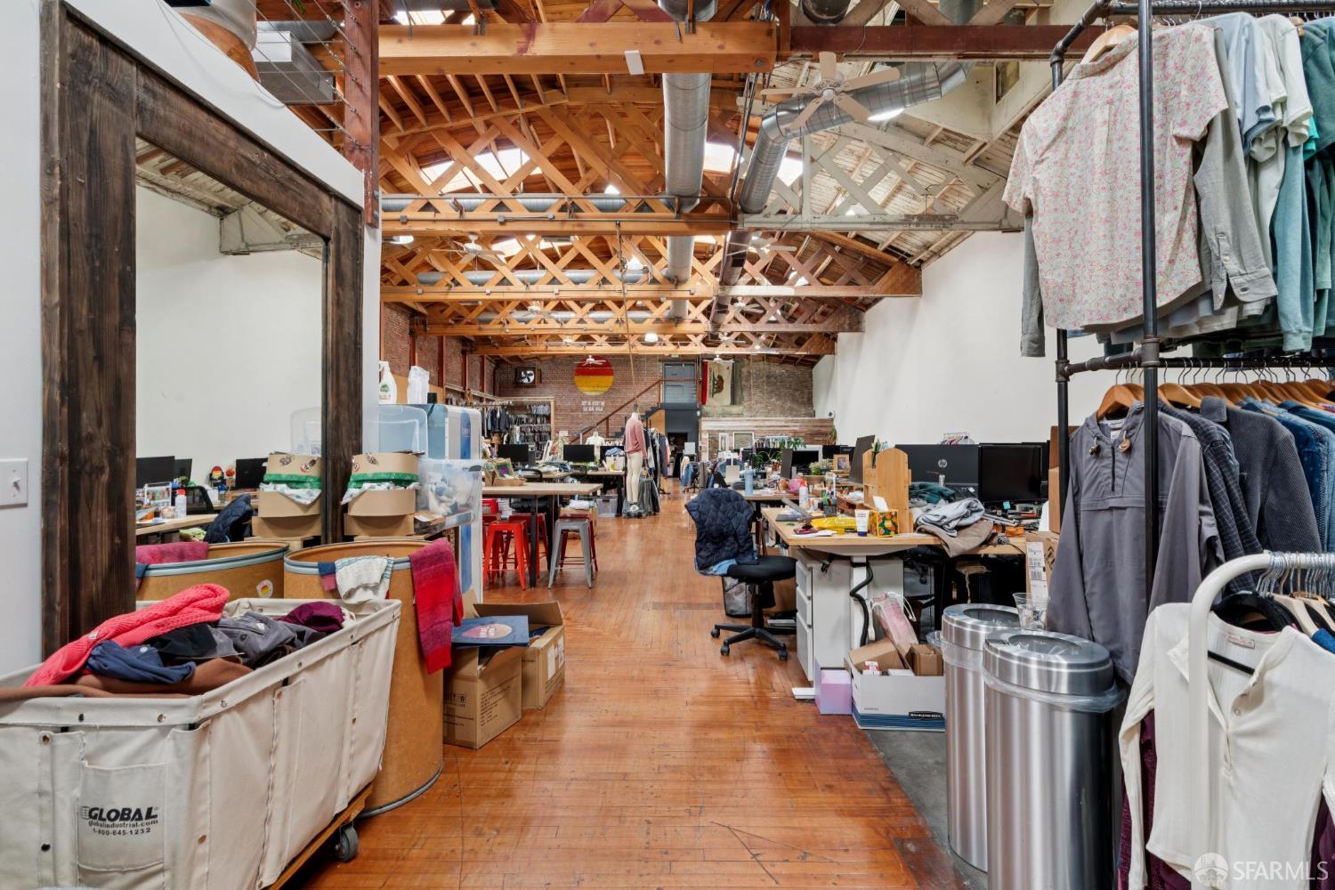 1550 California Street - Photo 2