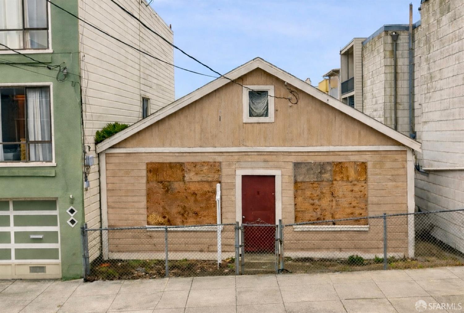 431 Plymouth Avenue - Photo 2