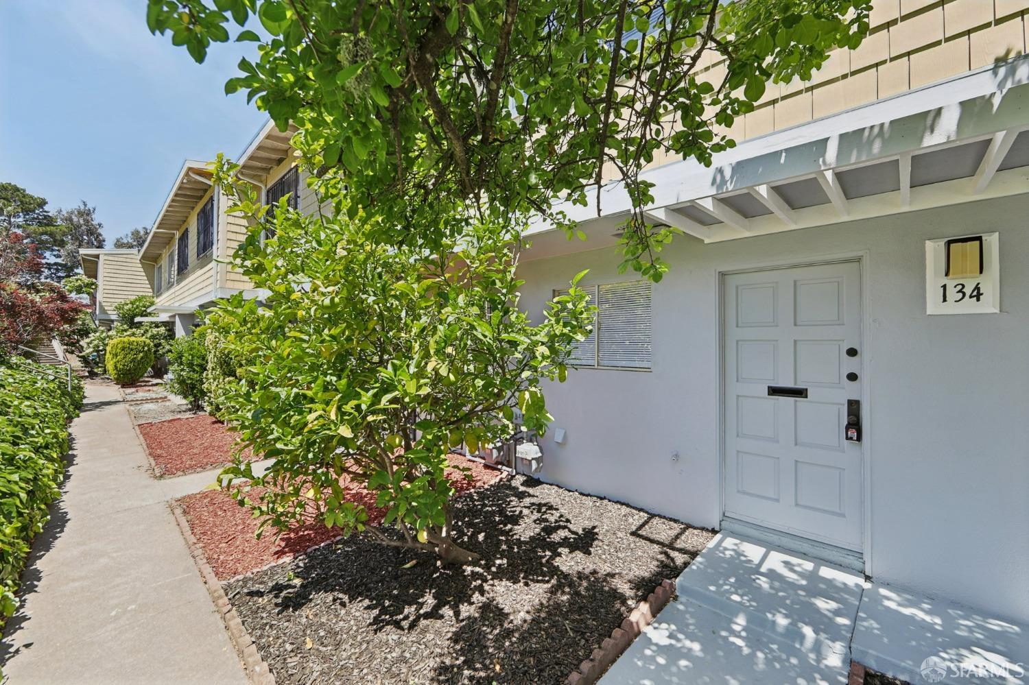 134 Albatross Court - Photo 2