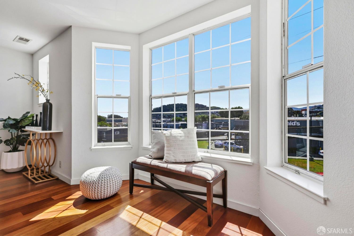1678 Wallace Avenue - Photo 4