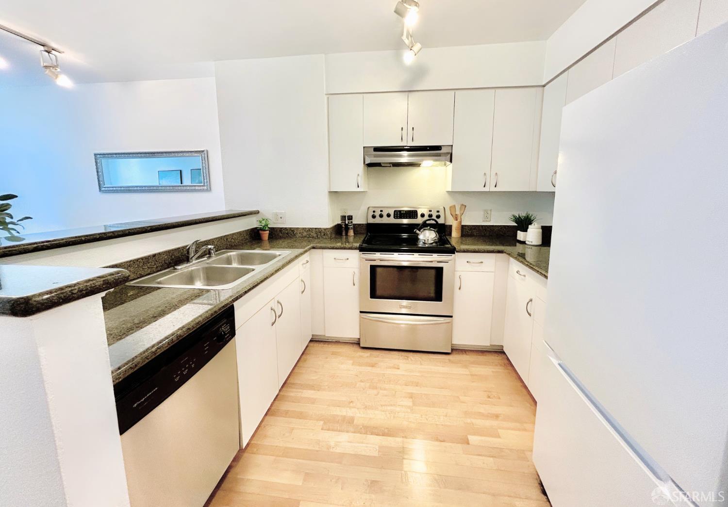 8300 Oceanview Terrace #101 - Photo 4