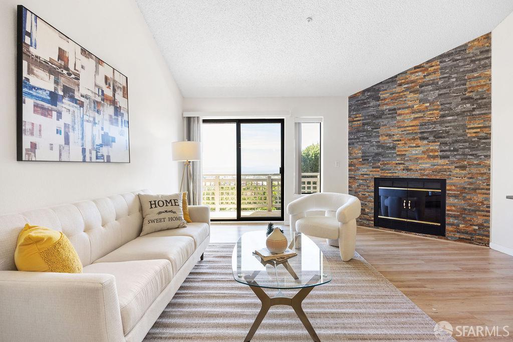 810 Red Leaf Court - Photo 2