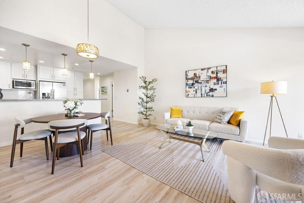 810 Red Leaf Court - Photo 4