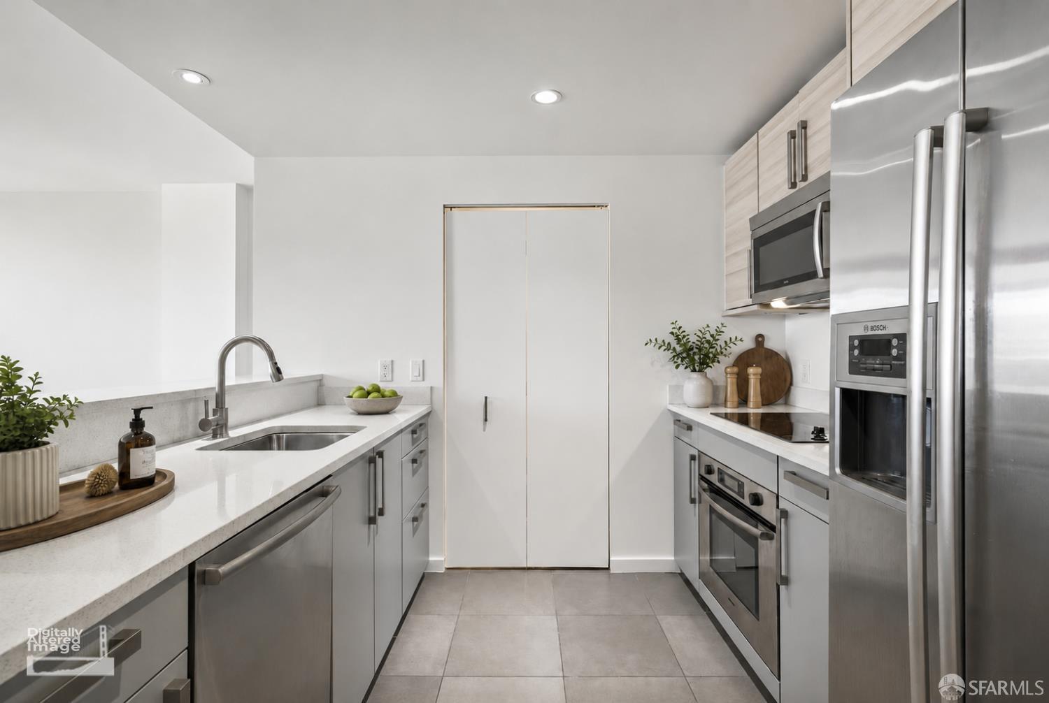 555 4th Street #707 - Photo 2