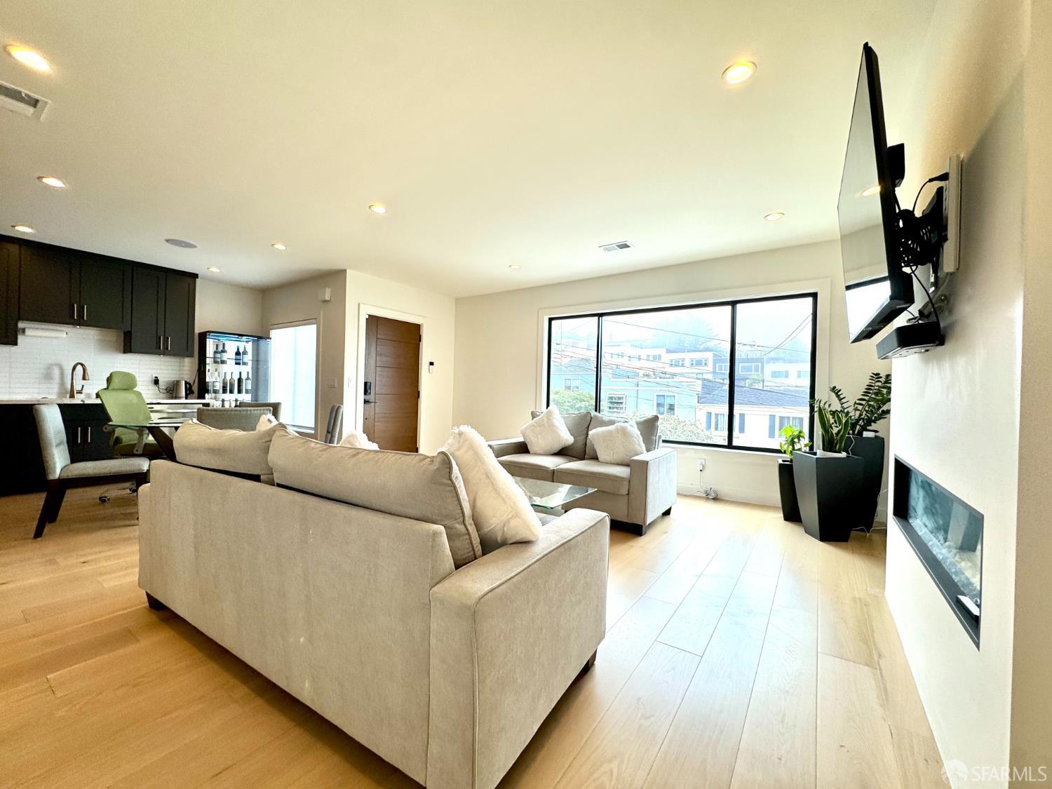 567 Head Street - Photo 2