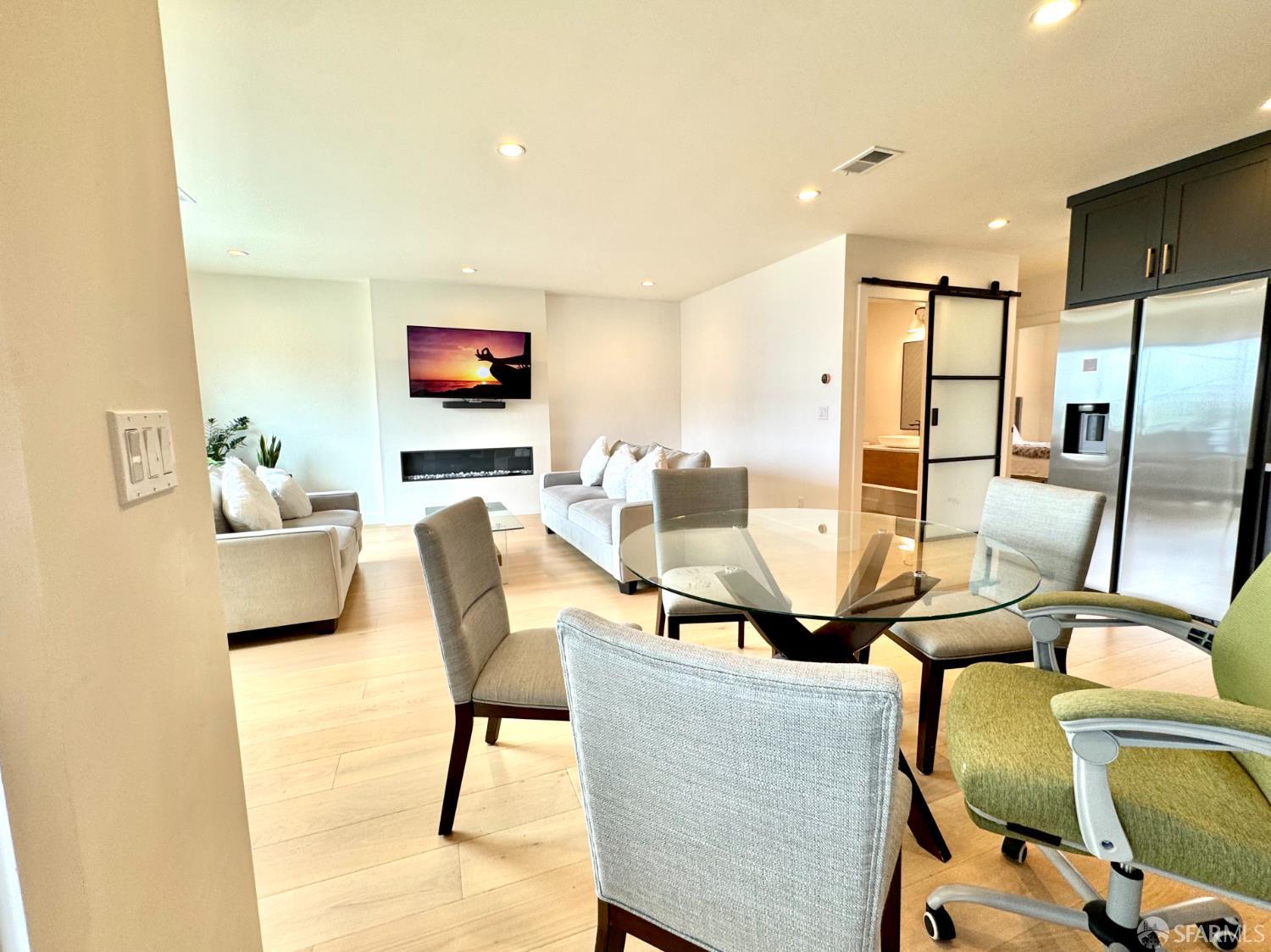 567 Head Street - Photo 4