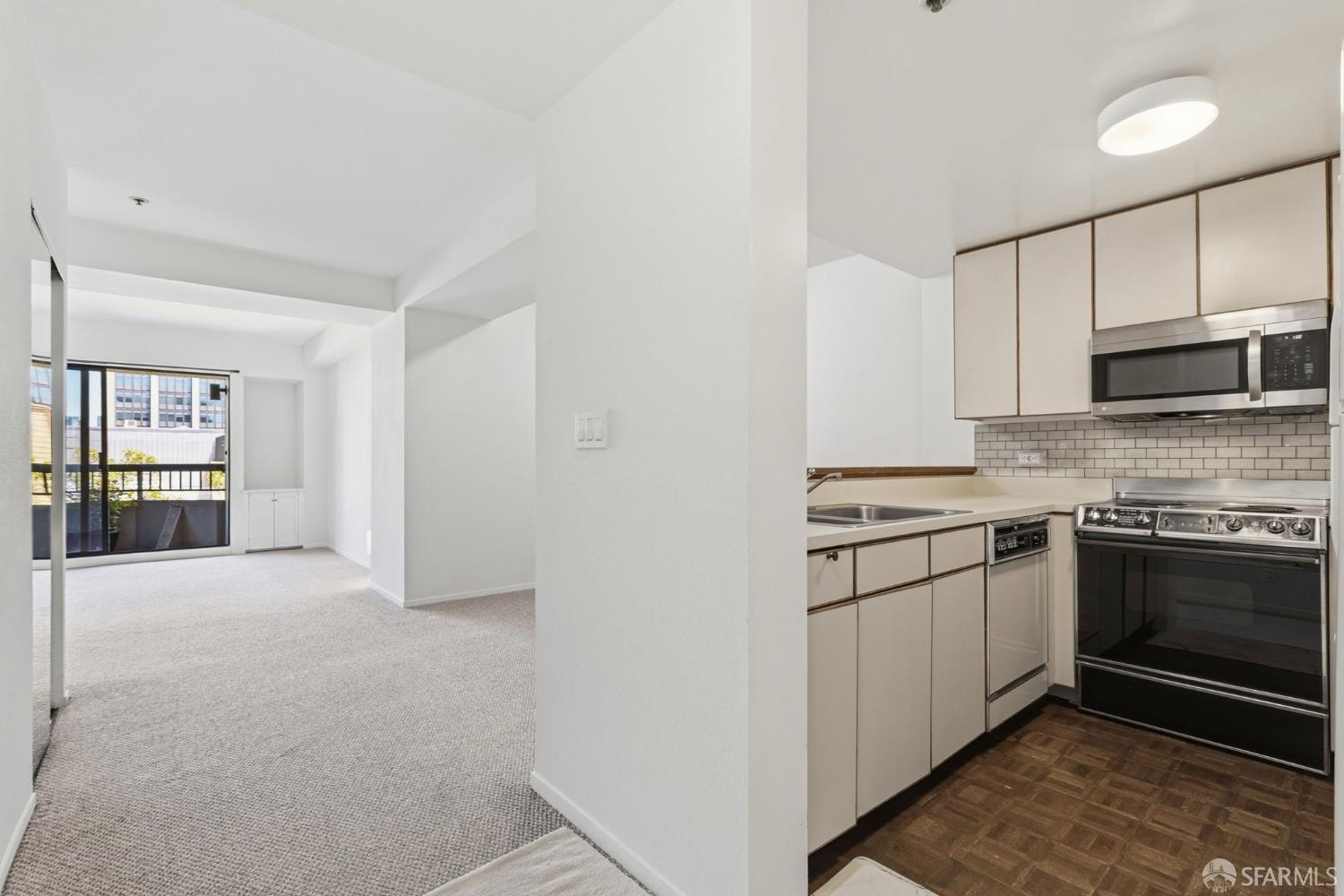601 Van Ness Avenue #212 - Photo 3