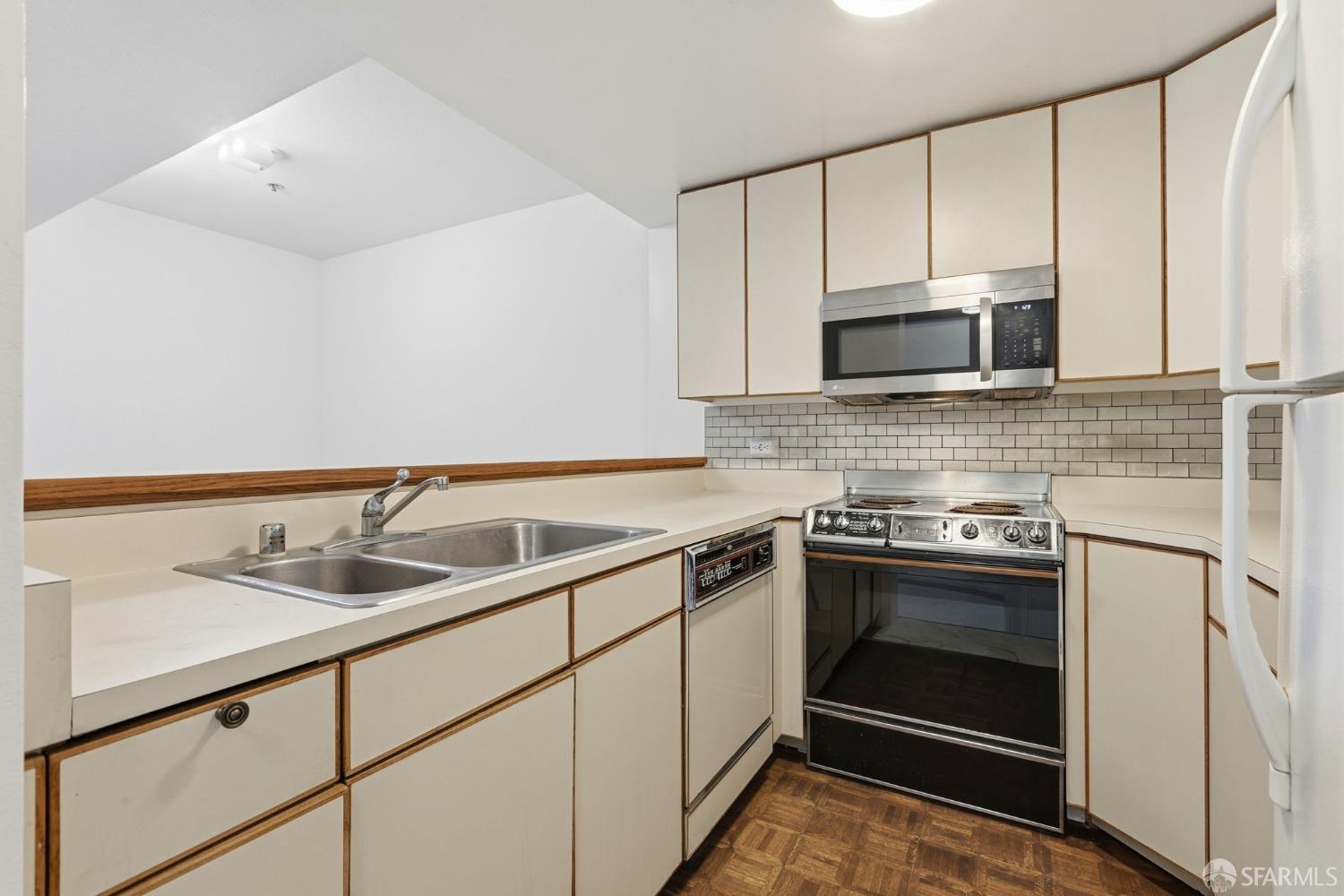 601 Van Ness Avenue #212 - Photo 4