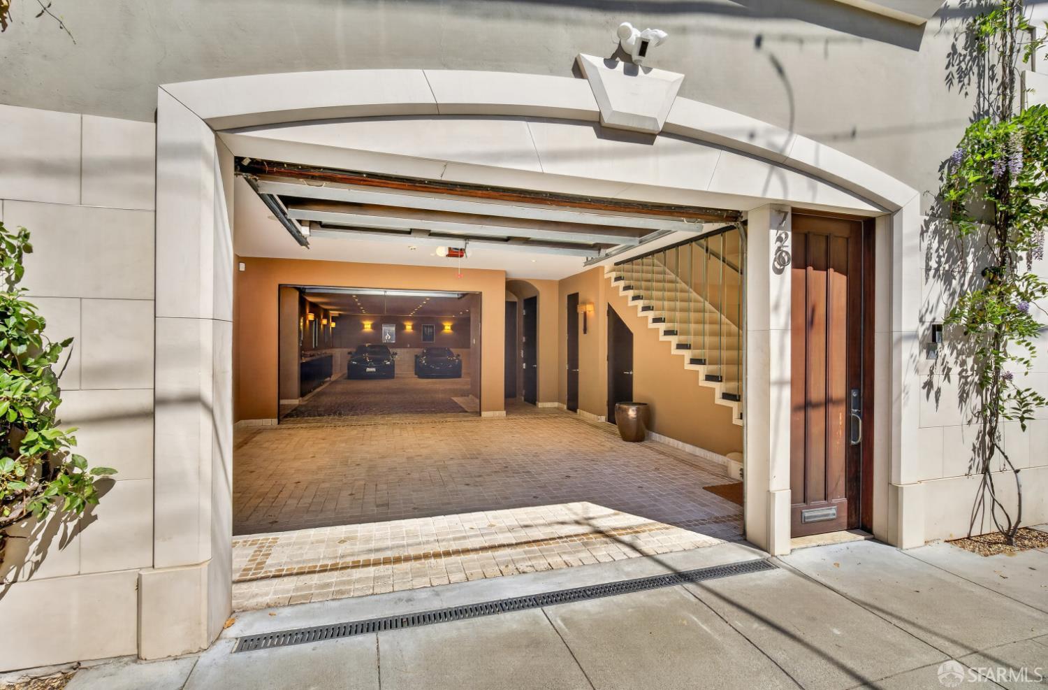 720 Clementina Street - Photo 4