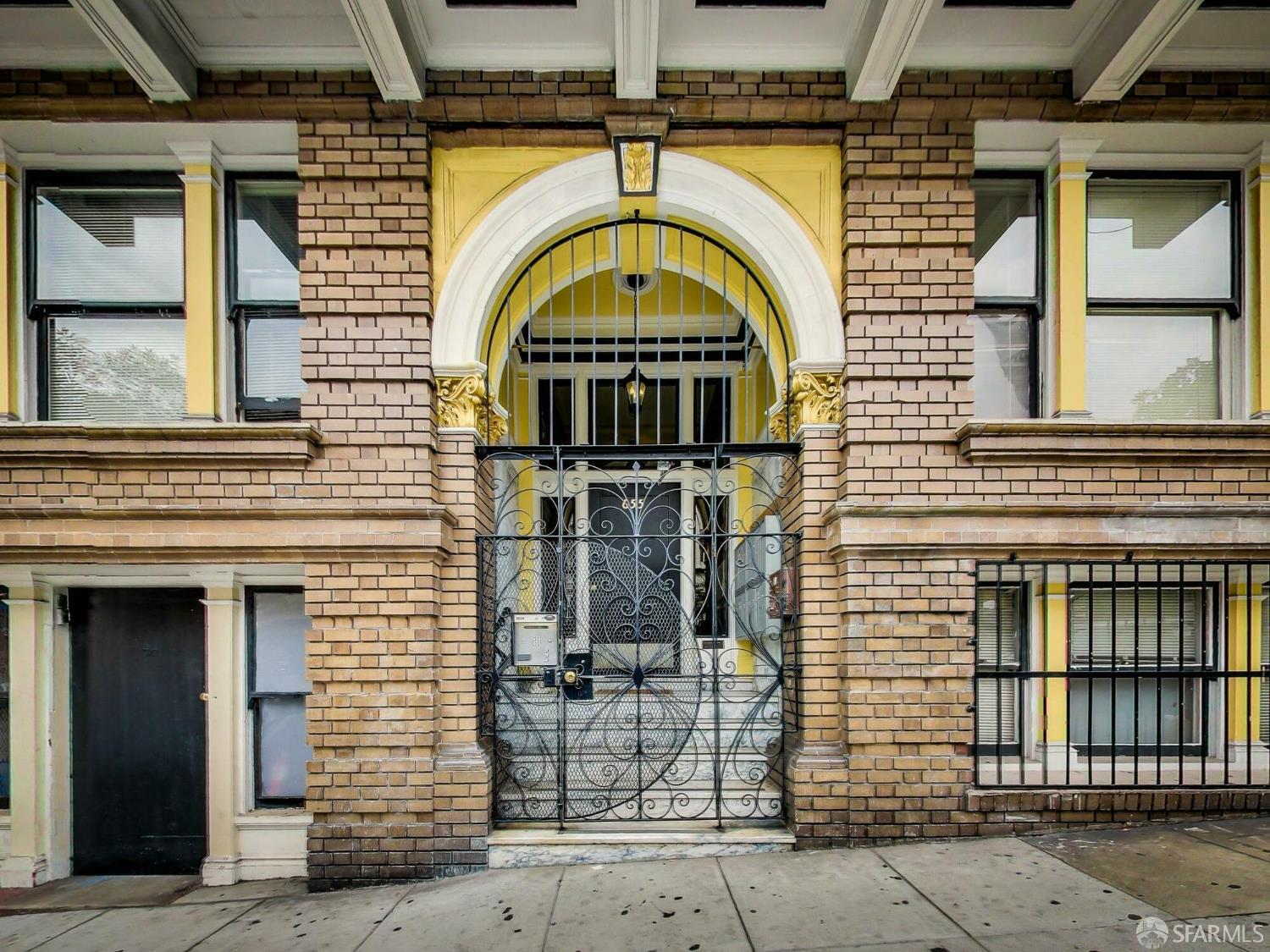 655 Hyde Street - Photo 2