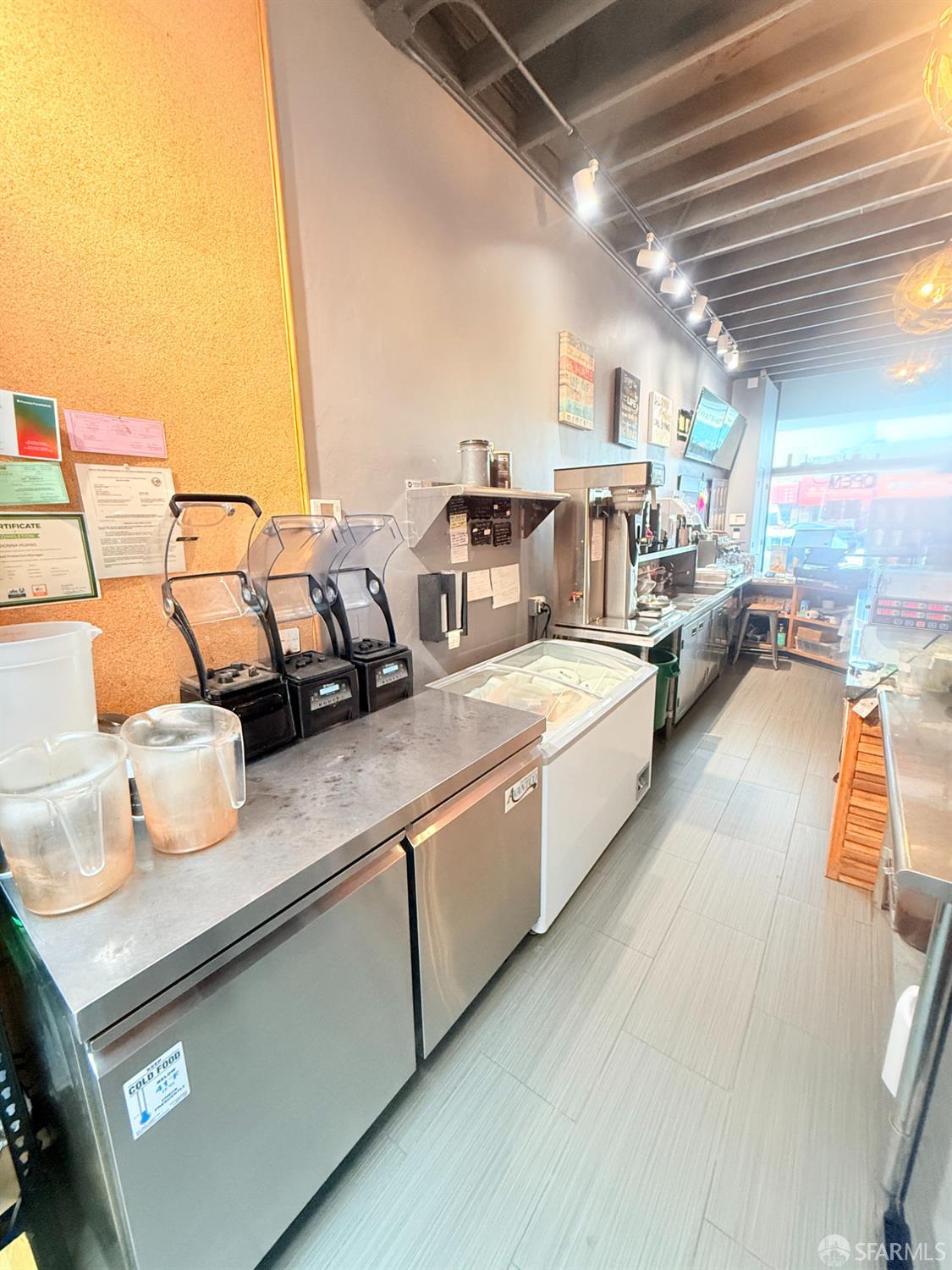 2437 Noriega Street - Photo 2