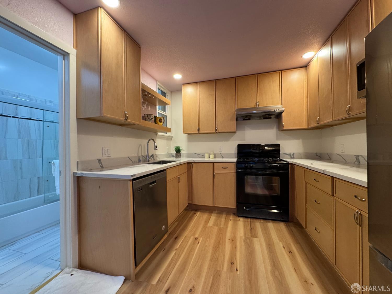 2719 Hyde Street - Photo 4