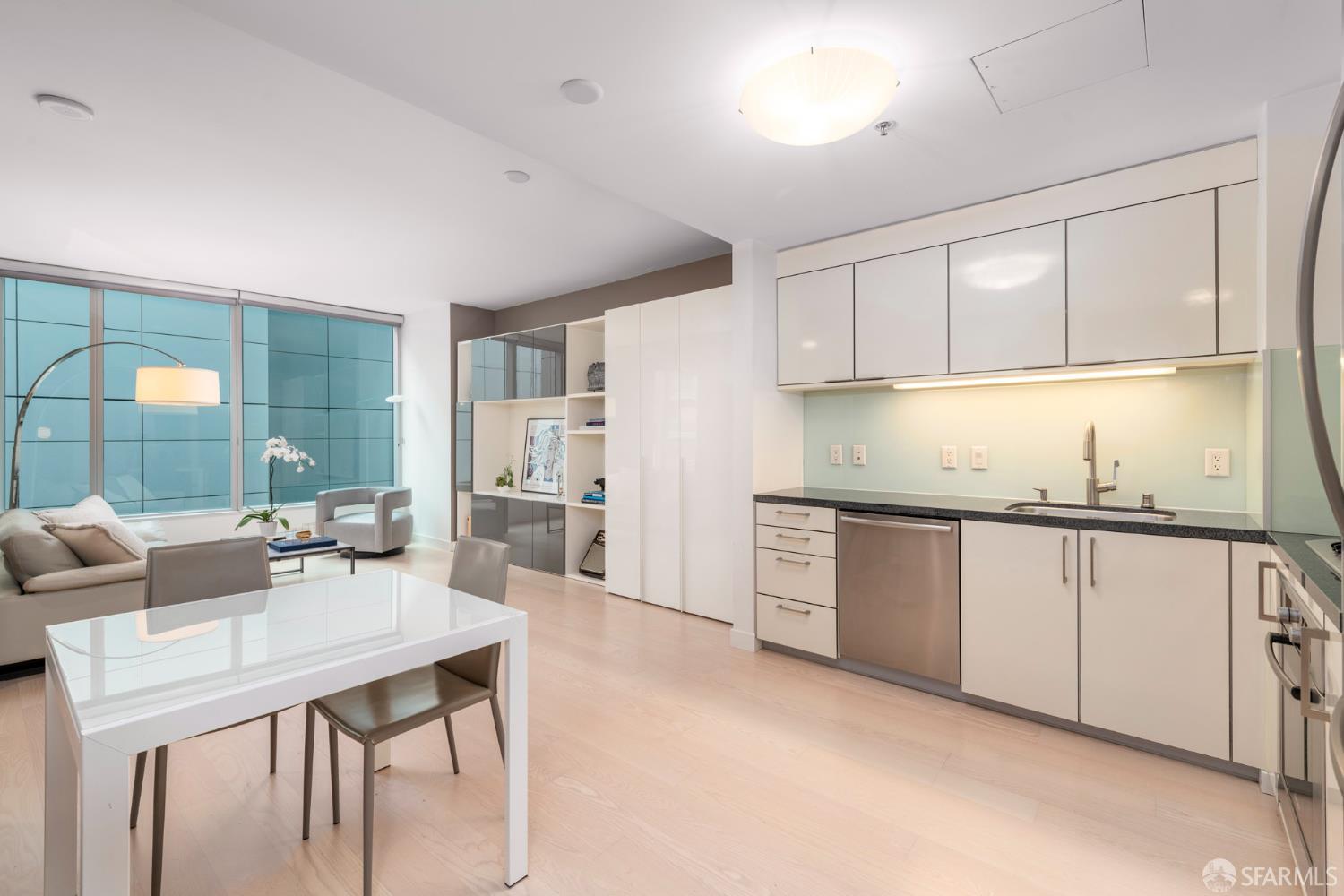 338 Spear Street #8G - Photo 4