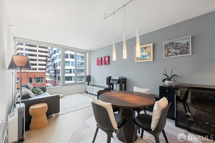 318 Spear Street #8H - Photo 2