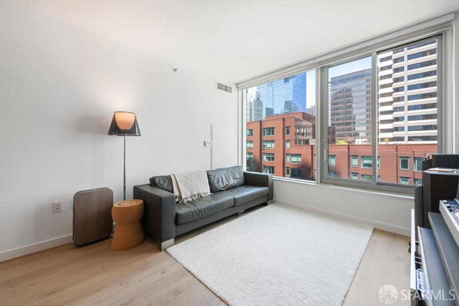 318 Spear Street #8H - Photo 3