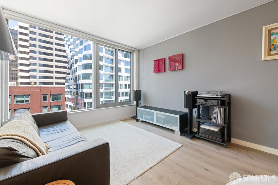 318 Spear Street #8H - Photo 4