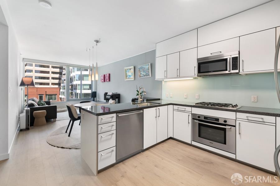 318 Spear Street #8H - Main photo
