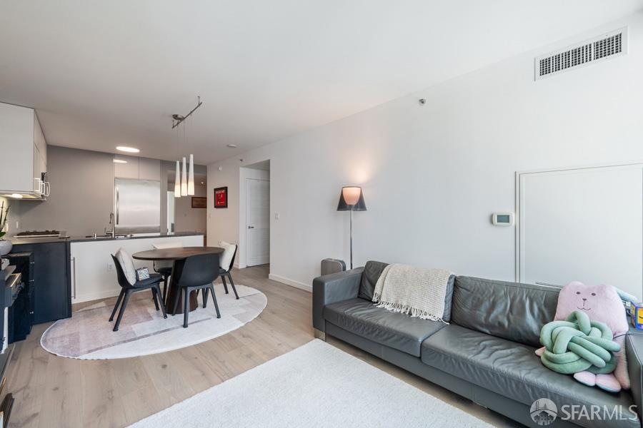 318 Spear Street #8H - Photo 5