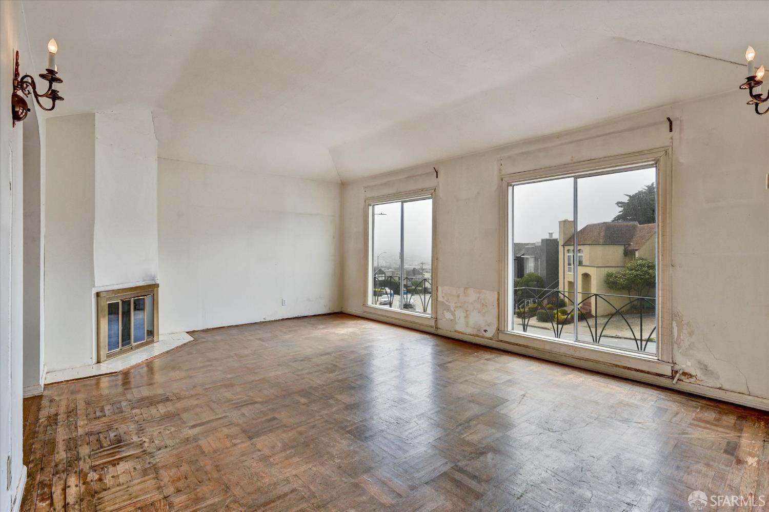 807 Teresita Boulevard - Photo 3