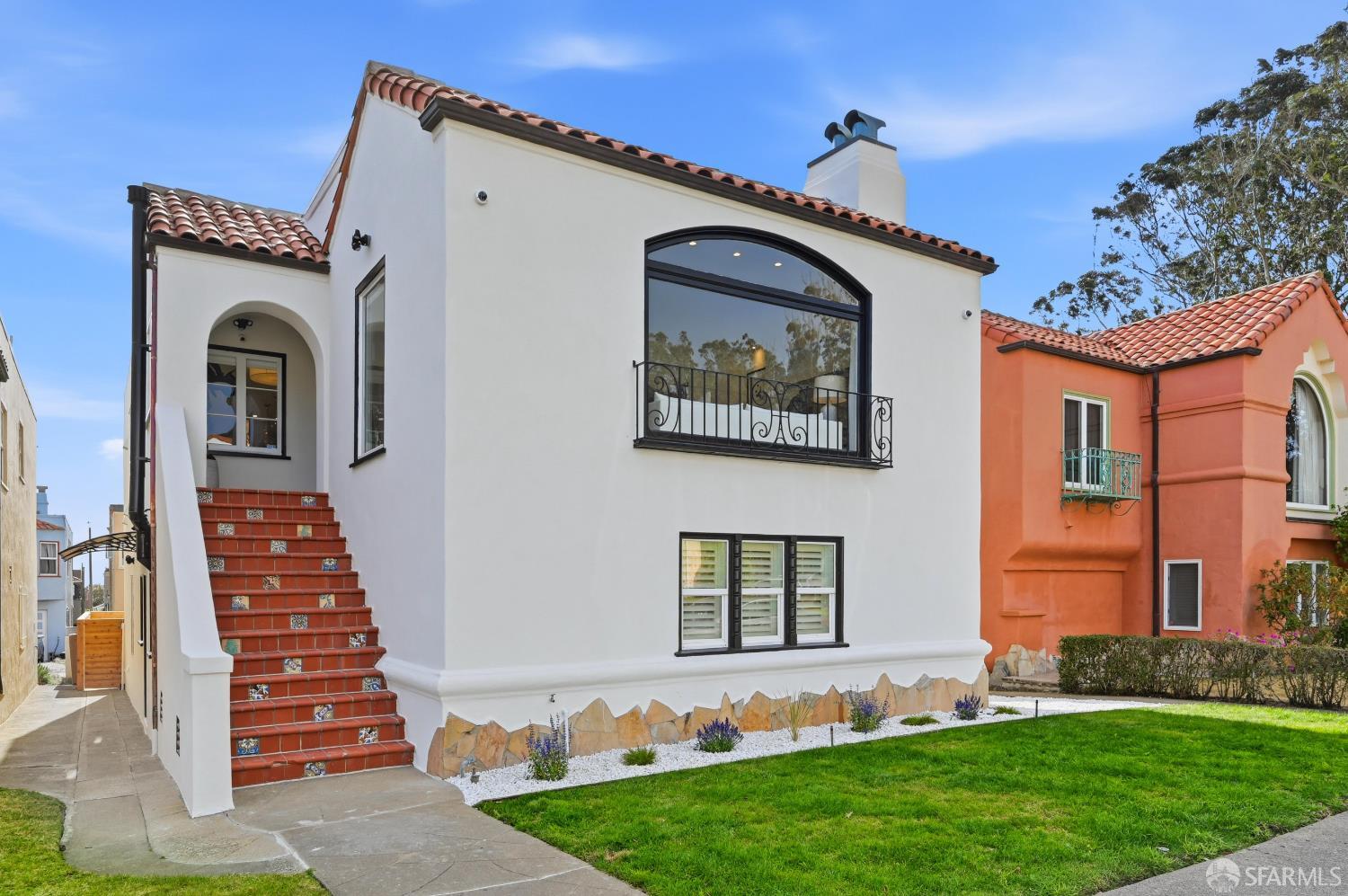 125 Paraiso Place - Main photo