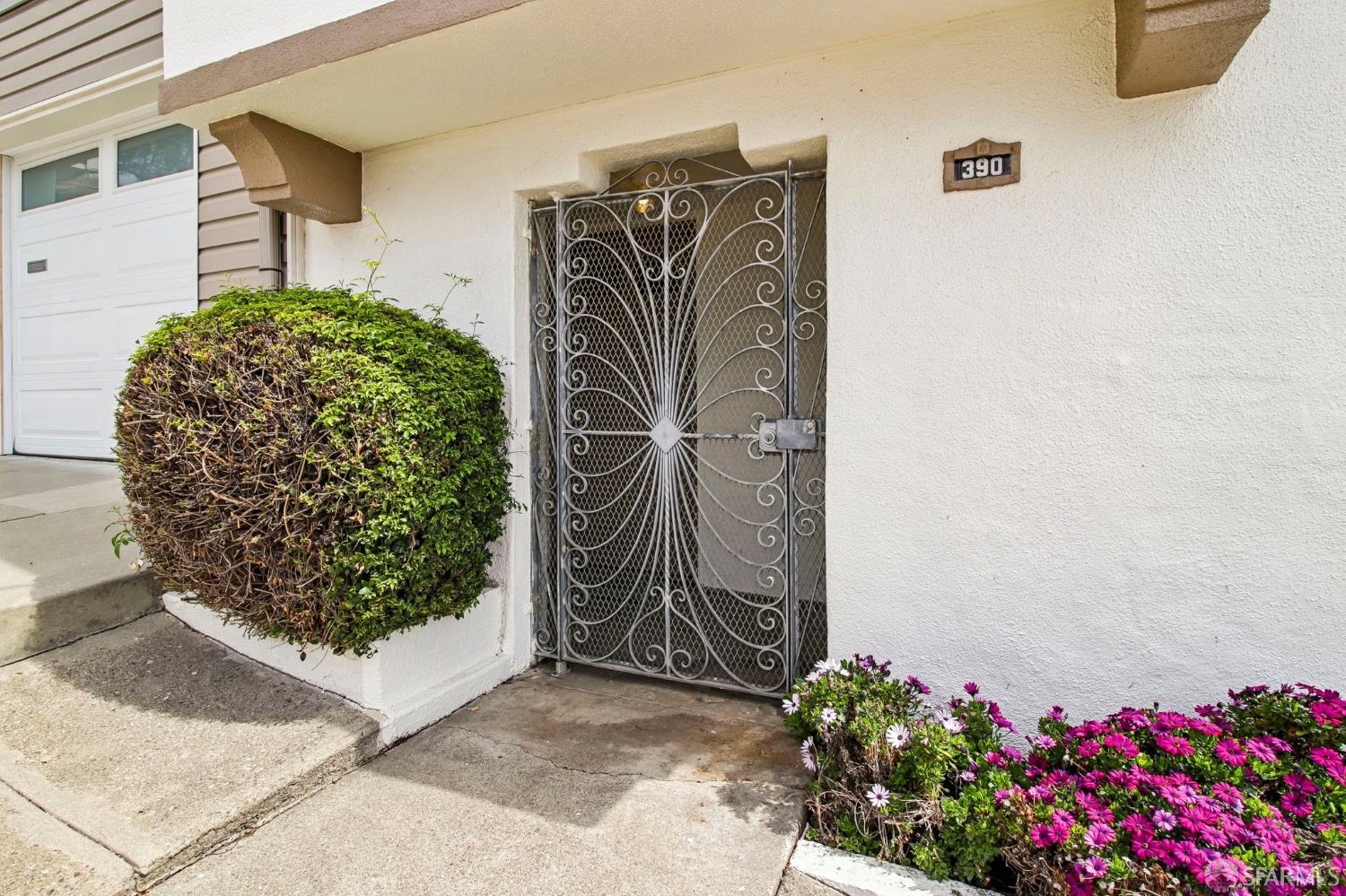 390 Teddy Avenue - Photo 5