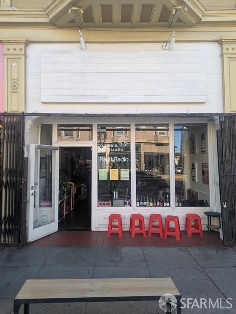 302 Valencia Street - Main photo
