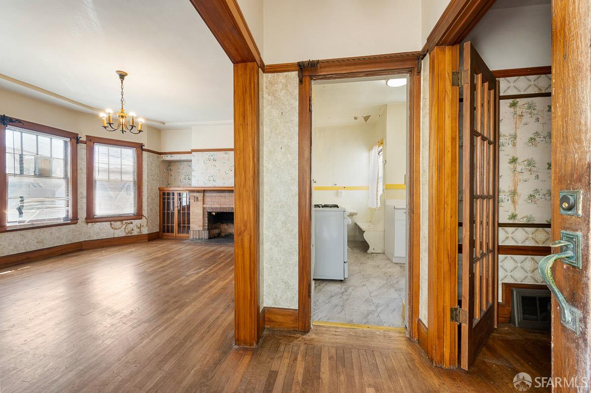 627 22nd Avenue - Photo 2
