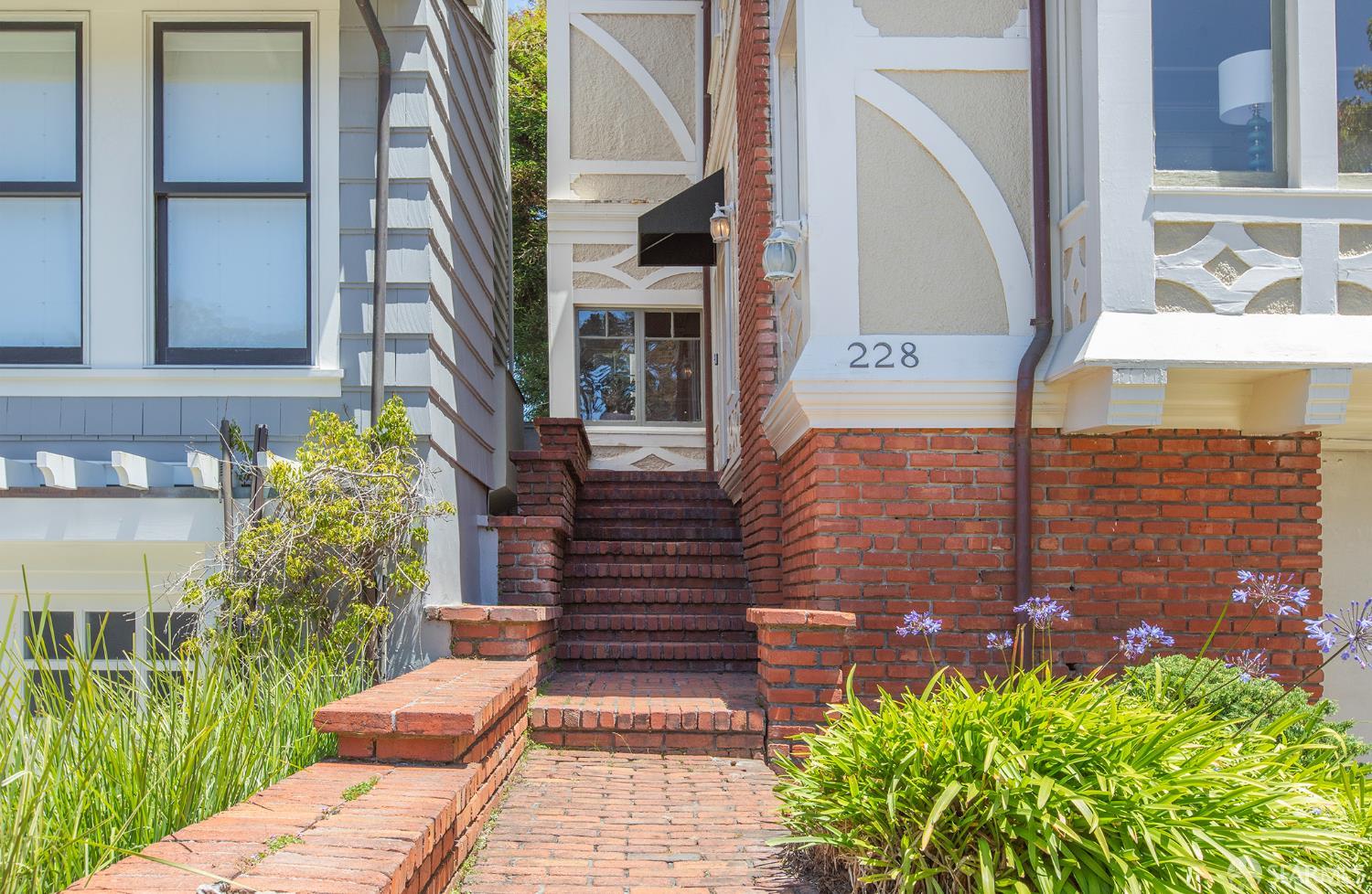 228 32nd Avenue - Photo 2