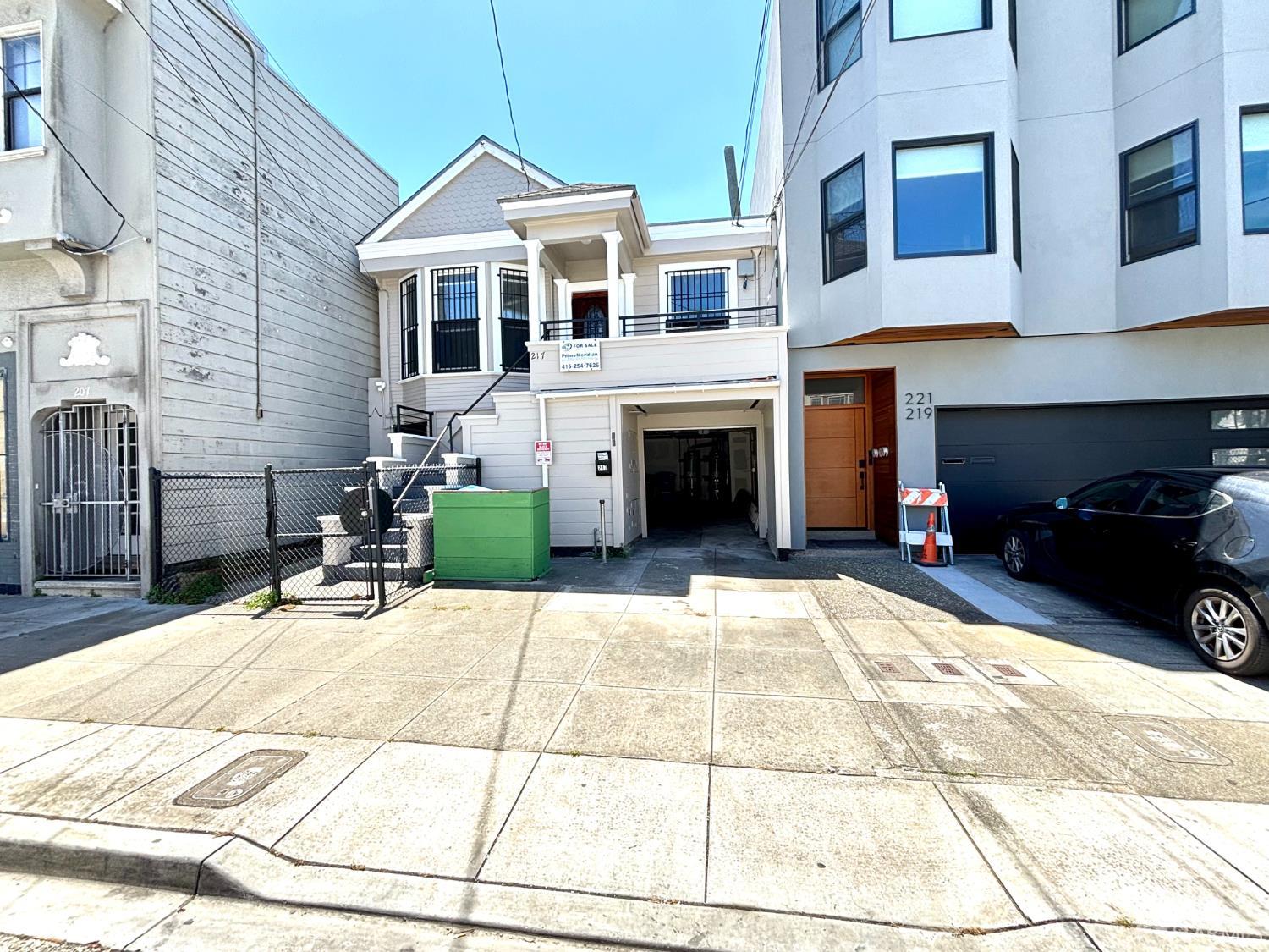 217 Holloway Avenue - Photo 2