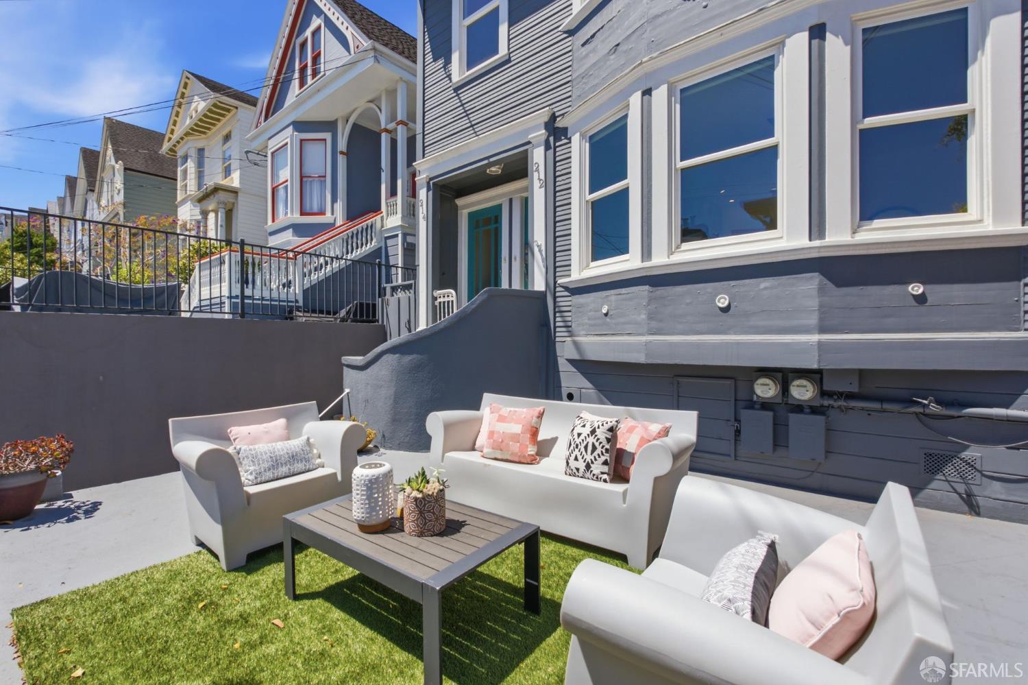 212 Eureka Street - Photo 2