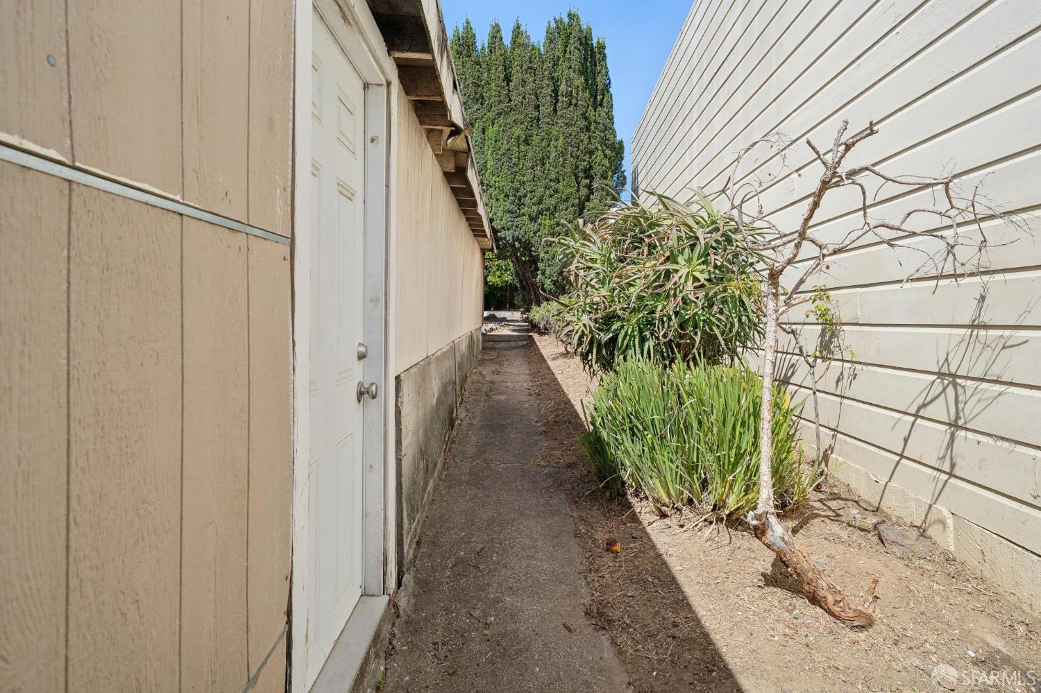 1426 Shafter Avenue - Photo 4