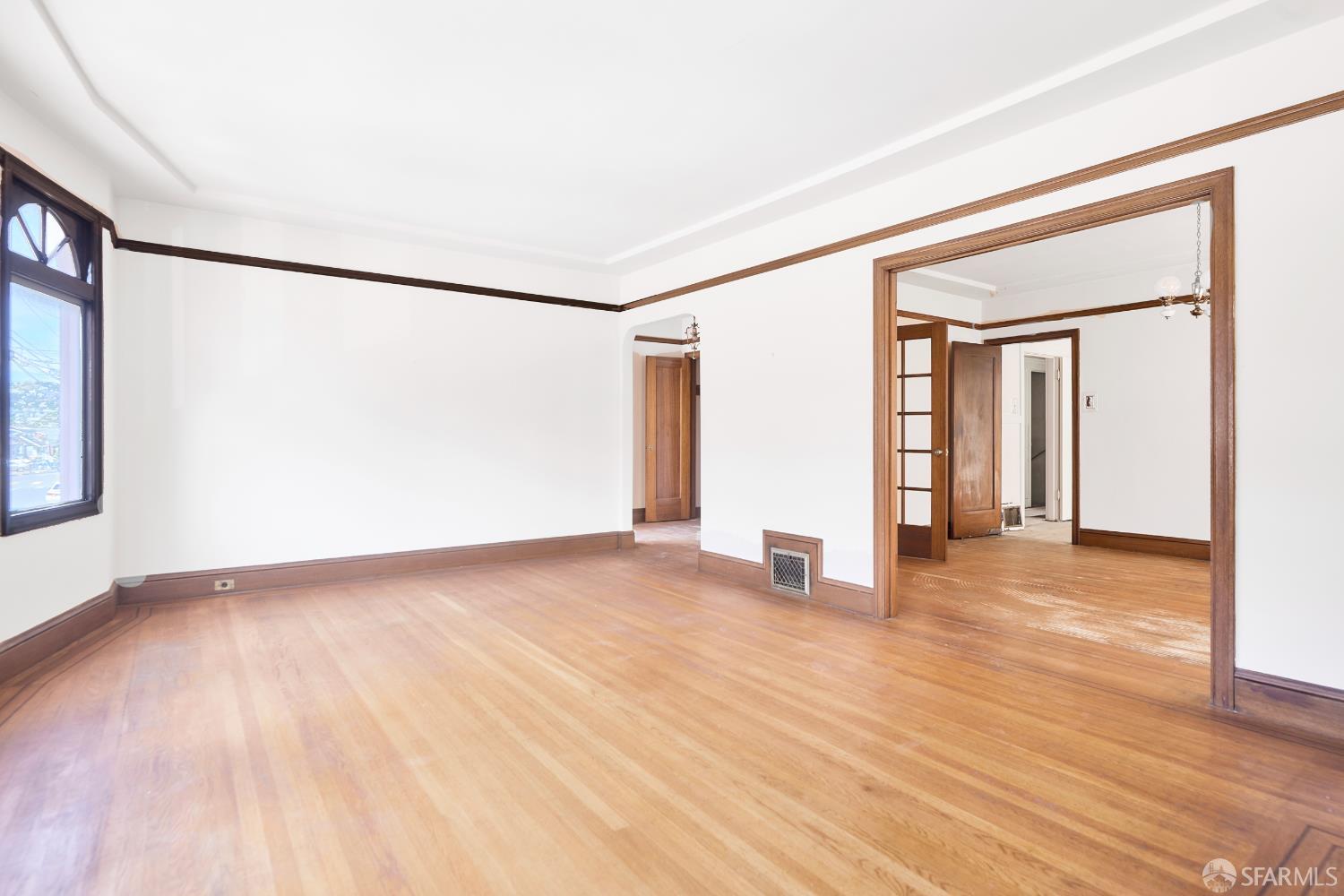 1055 Cayuga Avenue - Photo 3