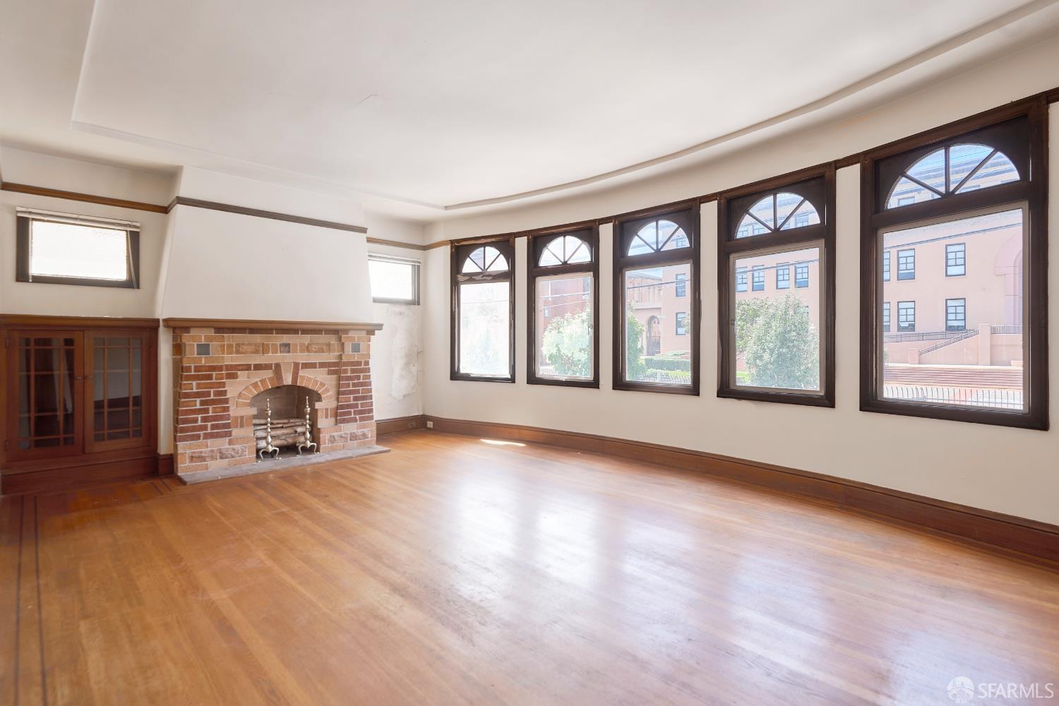 1055 Cayuga Avenue - Photo 2