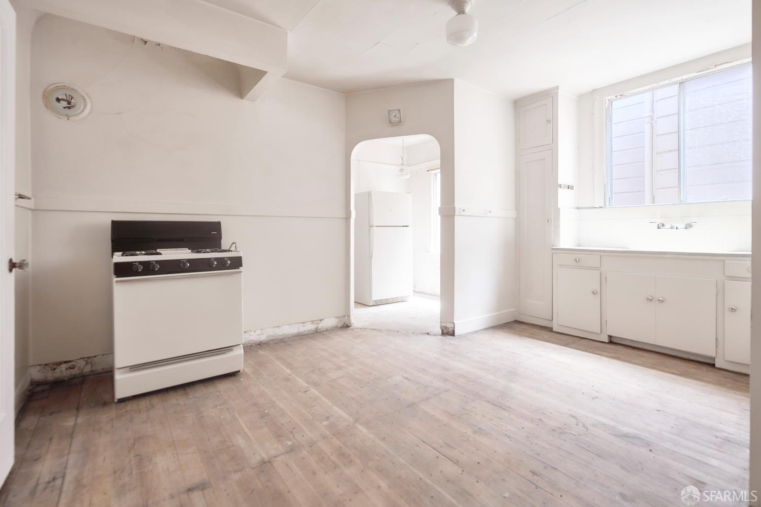 1055 Cayuga Avenue - Photo 5