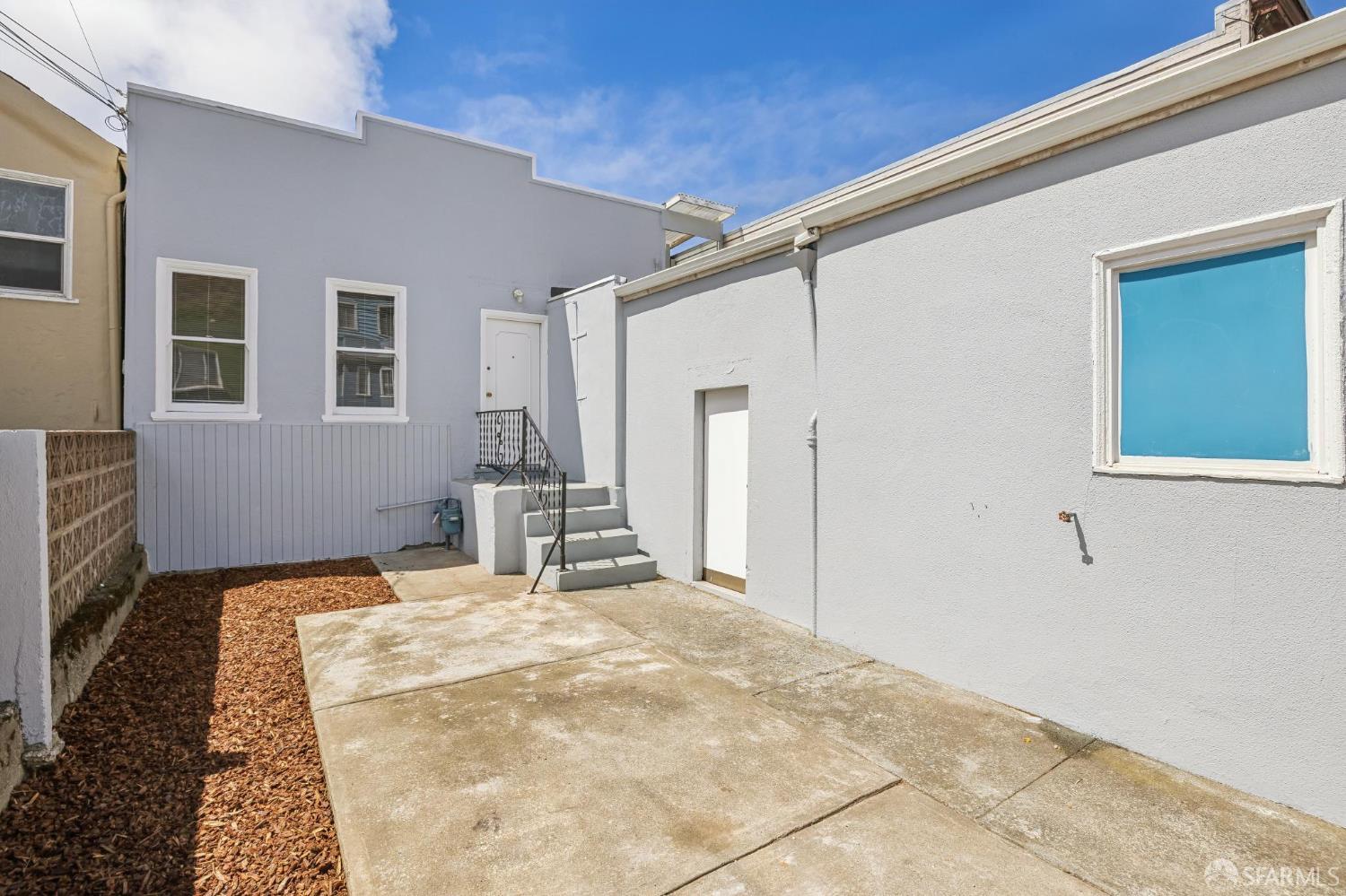 25 Farallones Street - Photo 4