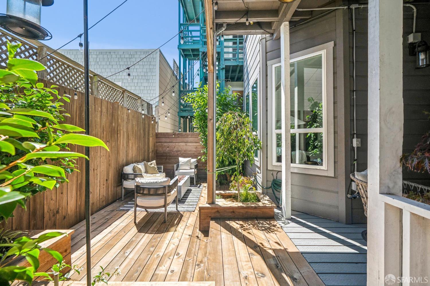 2133 Pine Street - Photo 2