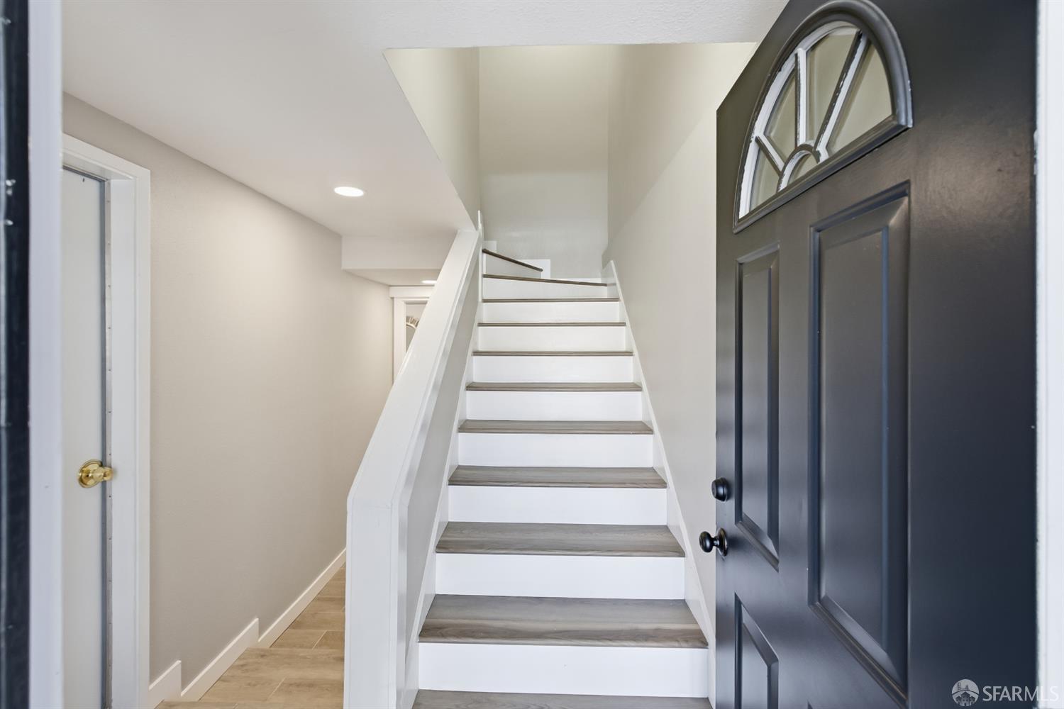 1383 Revere Avenue - Photo 4