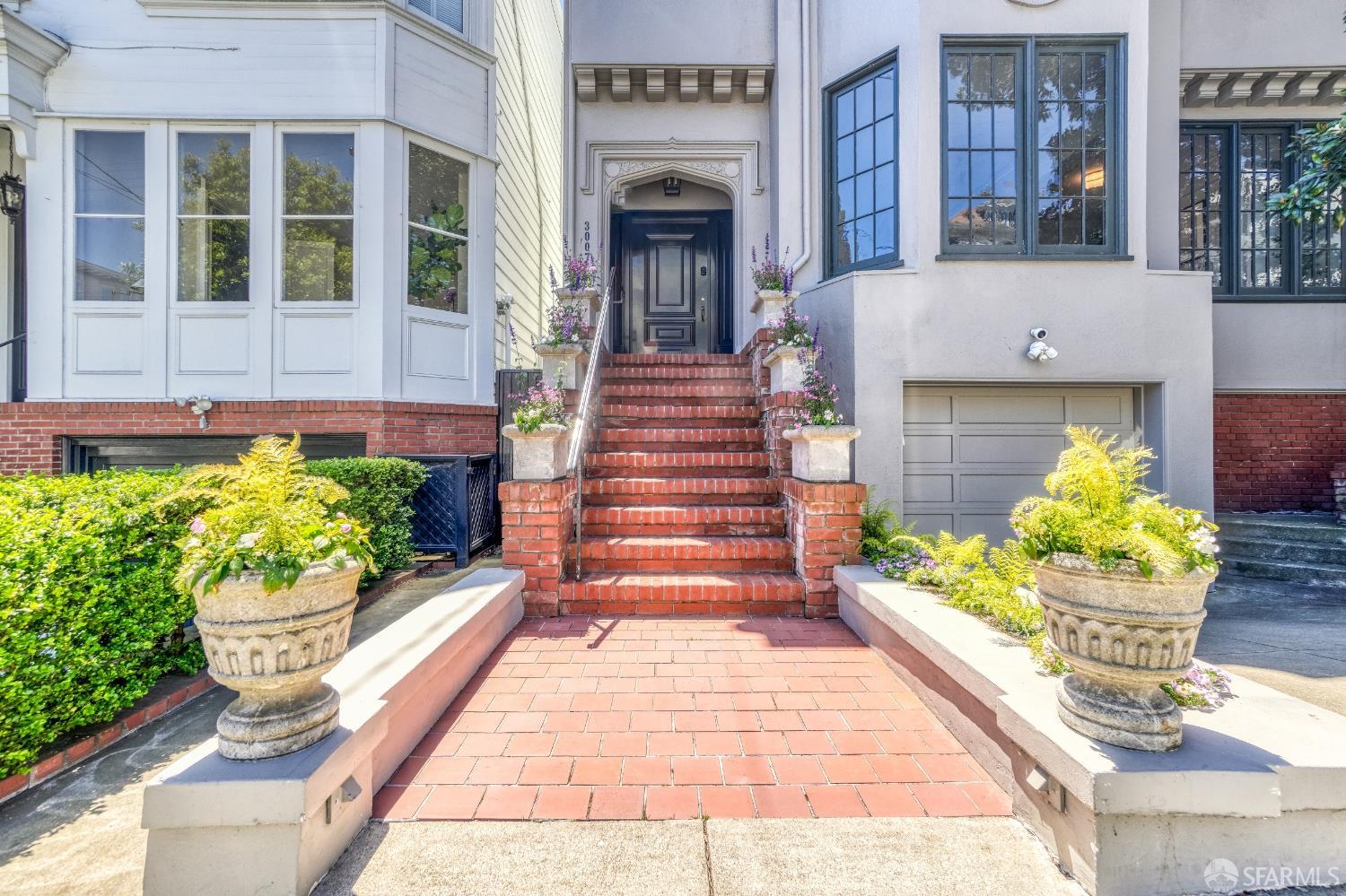 3007 Jackson Street - Photo 2