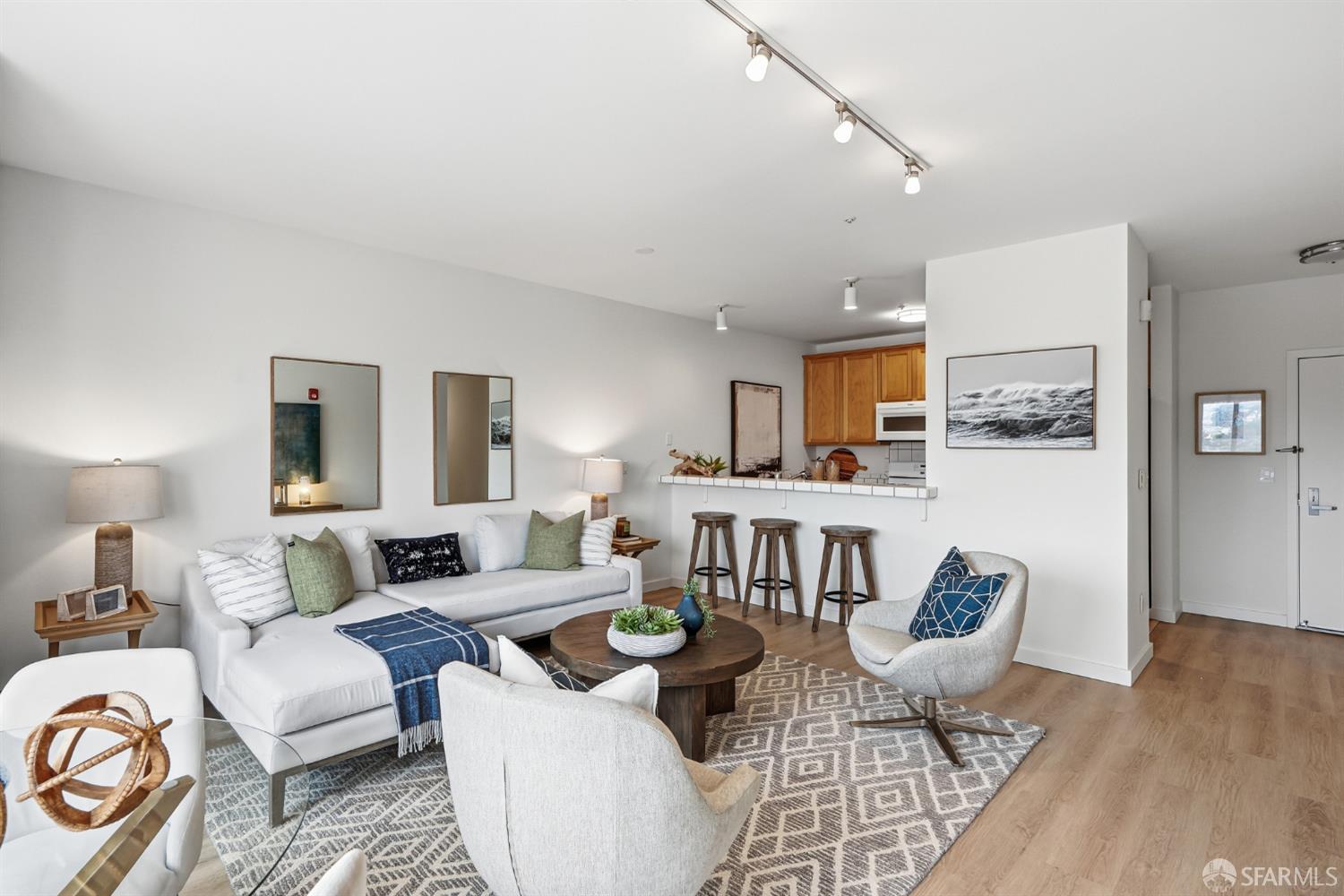 5810 Mission Street #207 - Photo 2