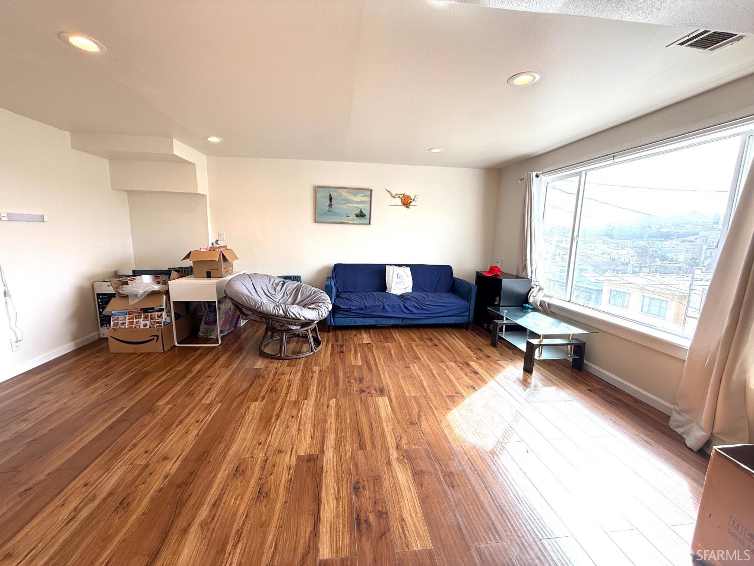 737 London Street - Photo 2