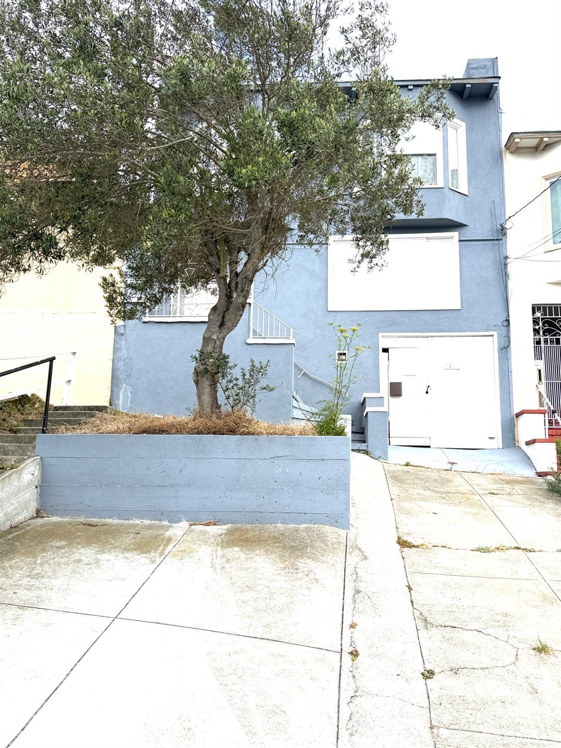 737 London Street - Main photo