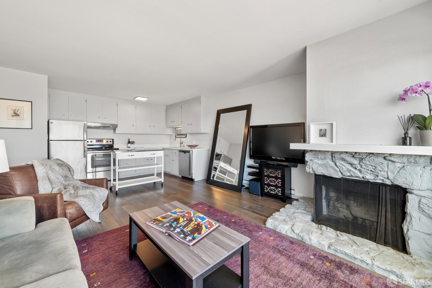 655 Corbett Avenue #203 - Photo 3