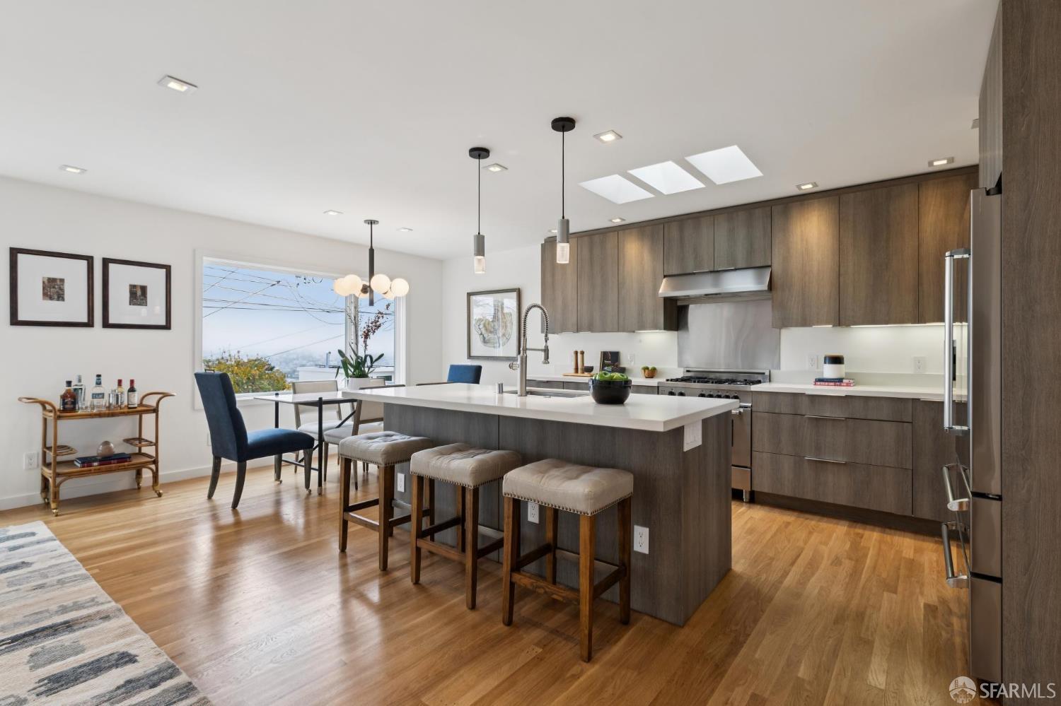 785 Lakeview Avenue - Main photo